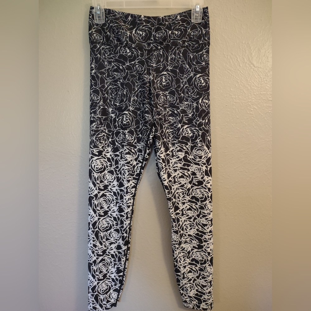 Kira Grace Black And White Floral Ombre Athletic Leggings Size Medium